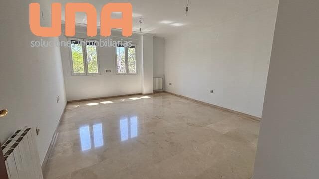 2 bedroom Flat for rent in Córdoba city with garage - € 800 (Ref: 9438191)