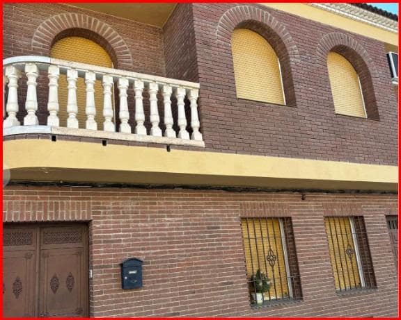 3 soveværelse Byhus til salg i Cordoba by med garage - € 186.000 (Ref: 9438195)