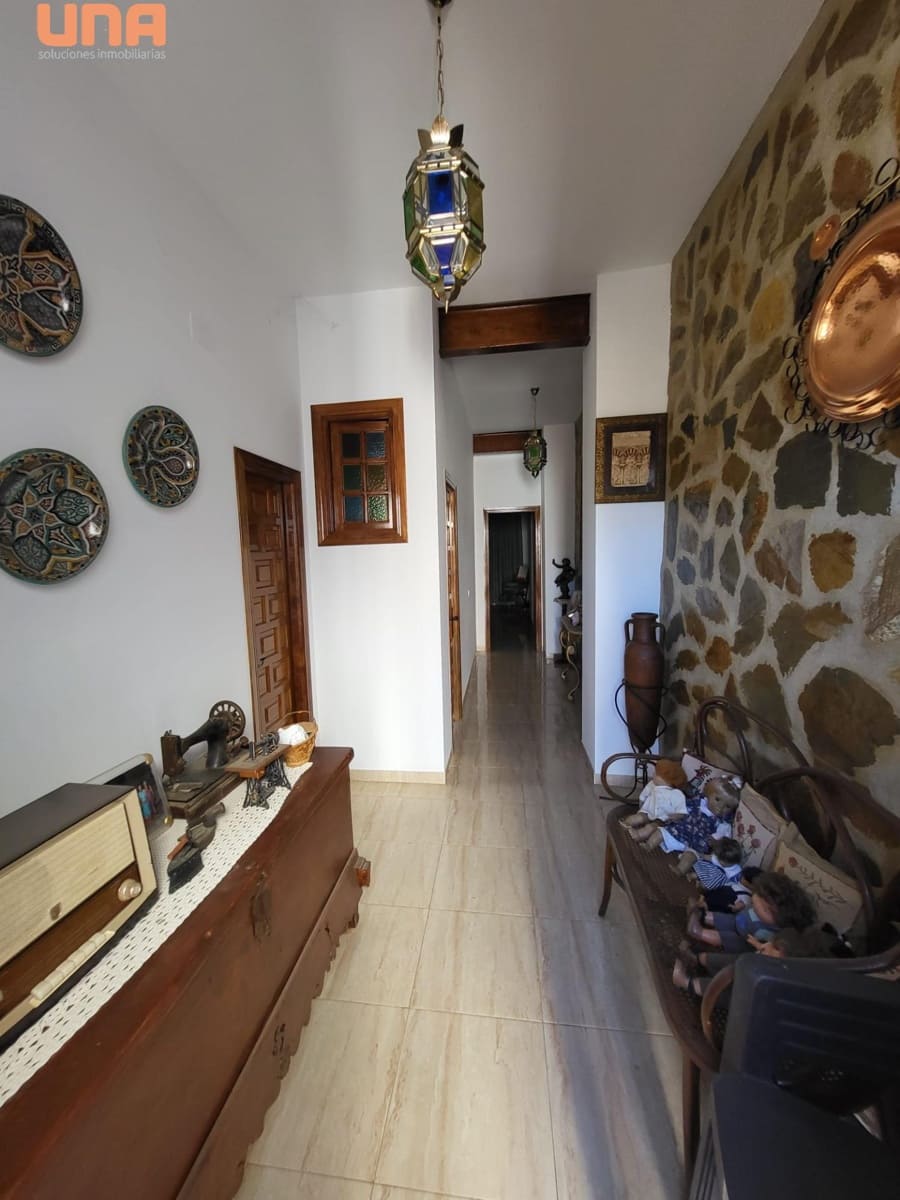 5 bedroom Townhouse for sale in El Viso - € 72,000 (Ref: 9438197)