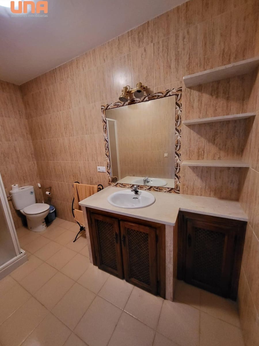 5 bedroom Townhouse for sale in El Viso - € 72,000 (Ref: 9438197)