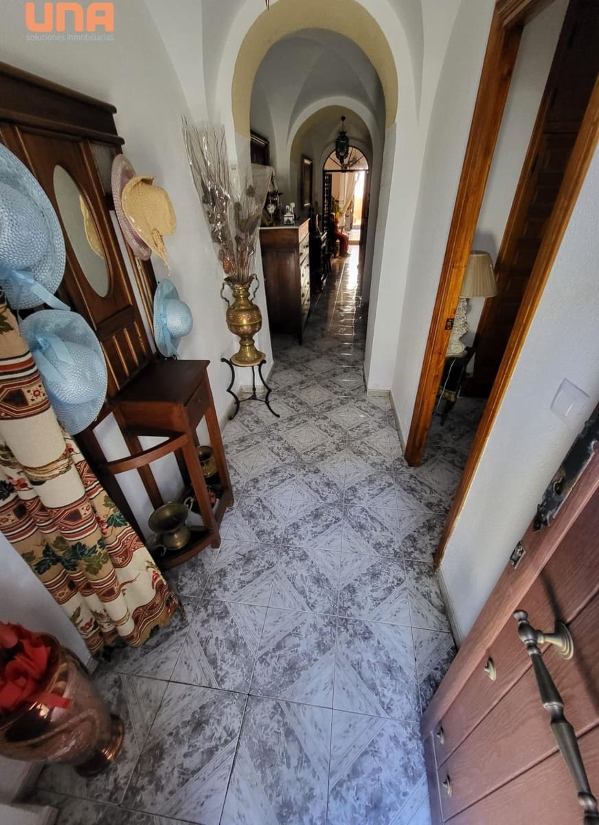 5 bedroom Townhouse for sale in El Viso - € 72,000 (Ref: 9438197)