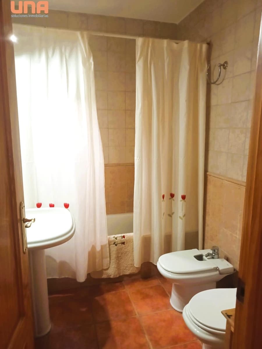 4 bedroom Villa for sale in El Higueron with pool - € 200,000 (Ref: 9438198)