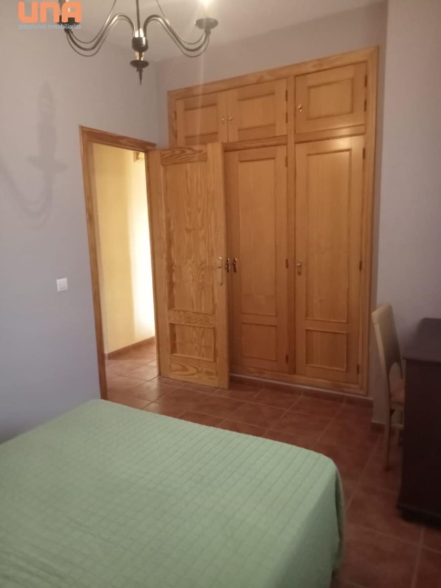 4 bedroom Villa for sale in El Higueron with pool - € 200,000 (Ref: 9438198)