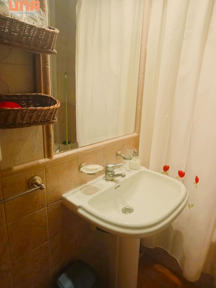 4 bedroom Villa for sale in El Higueron with pool - € 200,000 (Ref: 9438198)