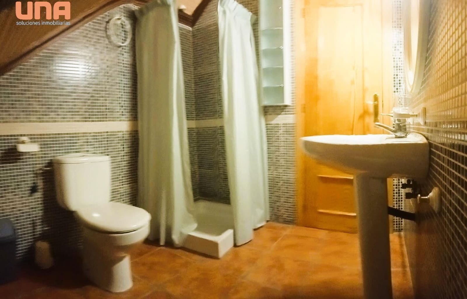 4 bedroom Villa for sale in El Higueron with pool - € 200,000 (Ref: 9438198)