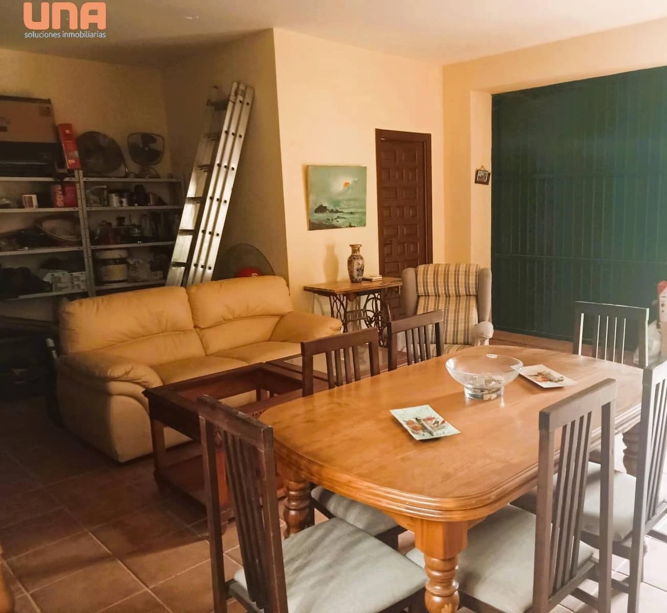 4 bedroom Villa for sale in El Higueron with pool - € 200,000 (Ref: 9438198)