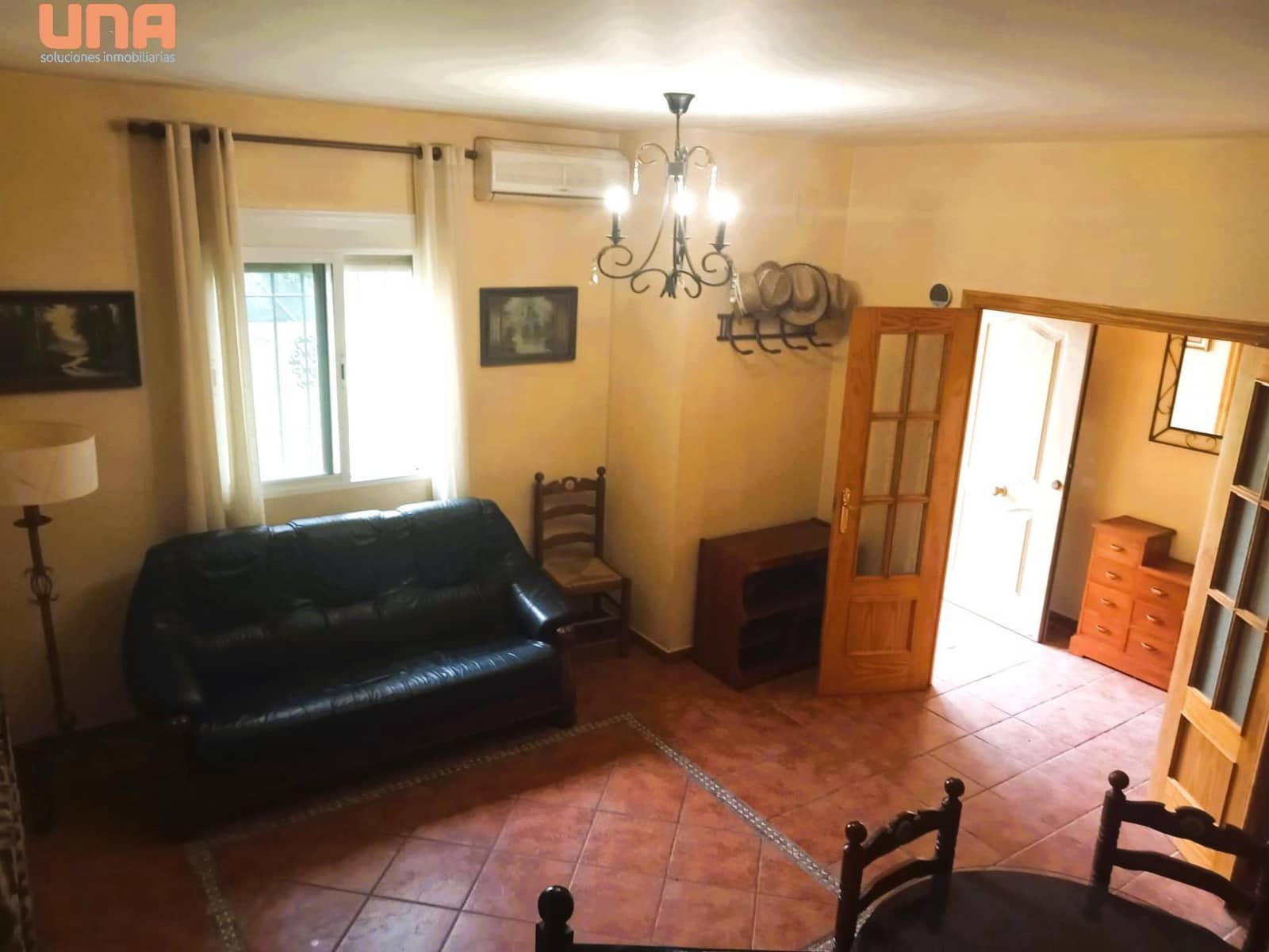 4 bedroom Villa for sale in El Higueron with pool - € 200,000 (Ref: 9438198)