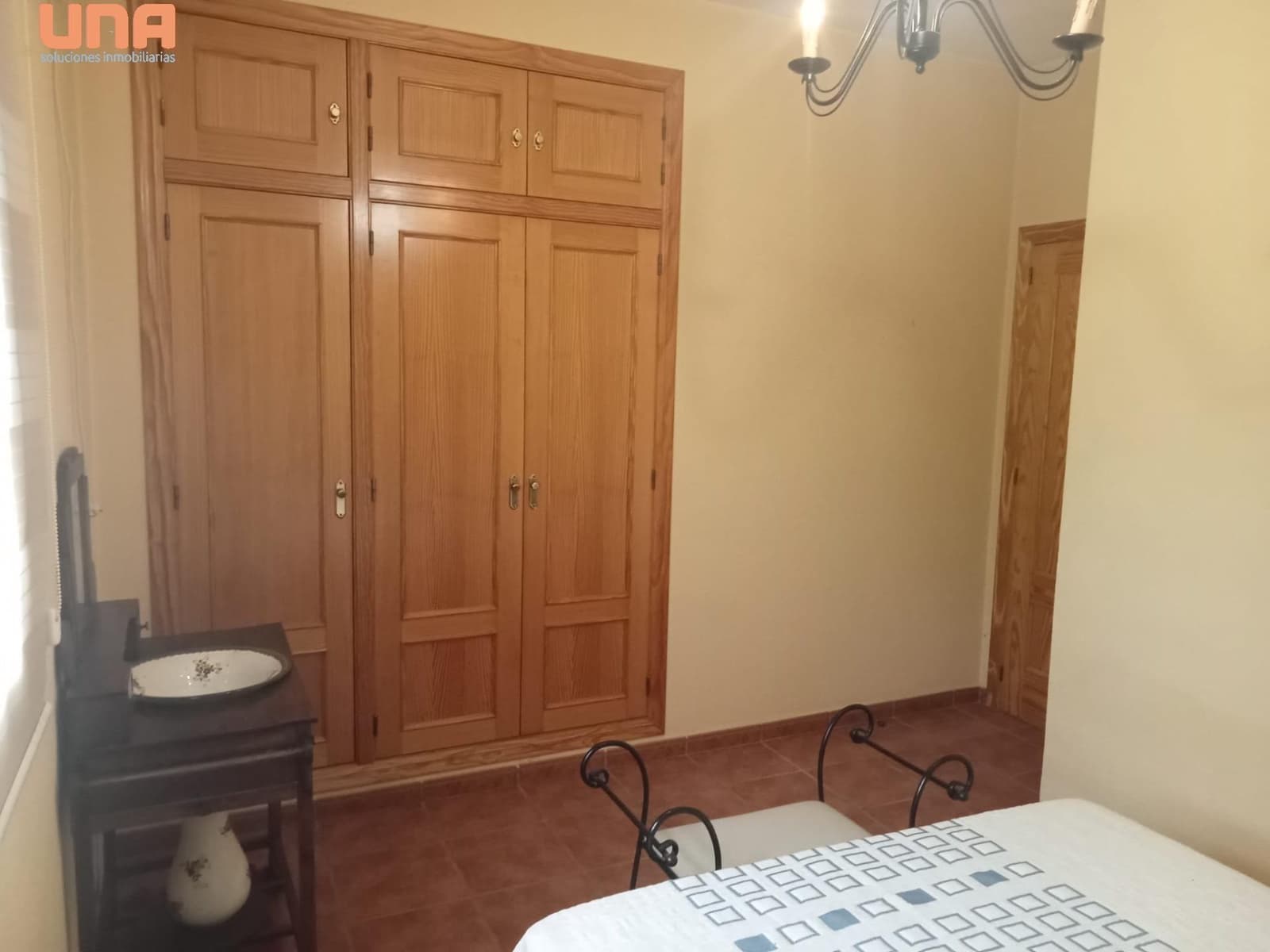 4 bedroom Villa for sale in El Higueron with pool - € 200,000 (Ref: 9438198)