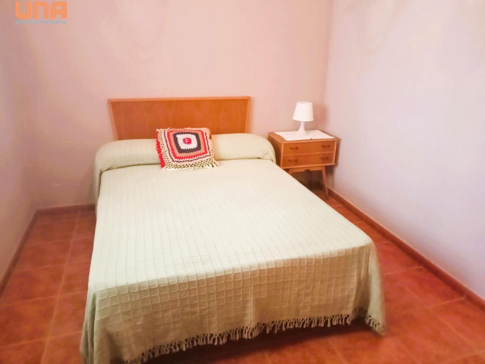 4 bedroom Villa for sale in El Higueron with pool - € 200,000 (Ref: 9438198)