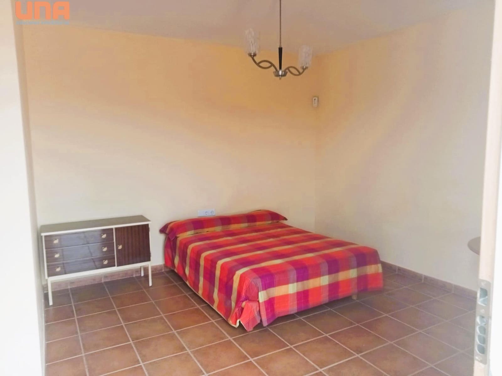 4 bedroom Villa for sale in El Higueron with pool - € 200,000 (Ref: 9438198)