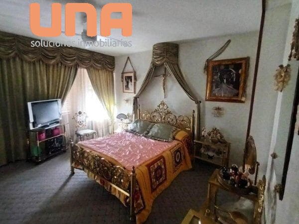 7 slaapkamer Villa te koop in Cordoba stad met zwembad - € 495.000 (Ref: 9438204)