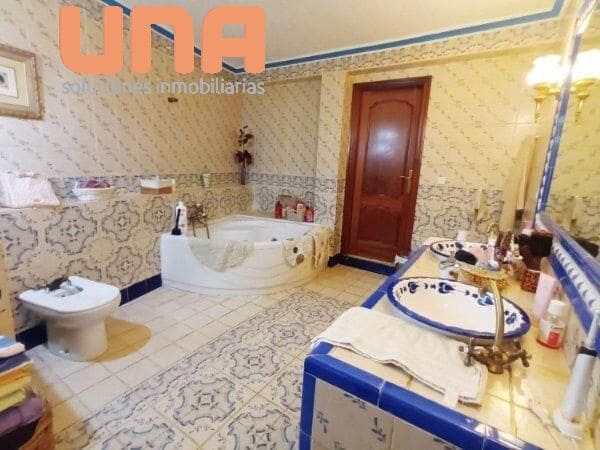 7 slaapkamer Villa te koop in Cordoba stad met zwembad - € 495.000 (Ref: 9438204)