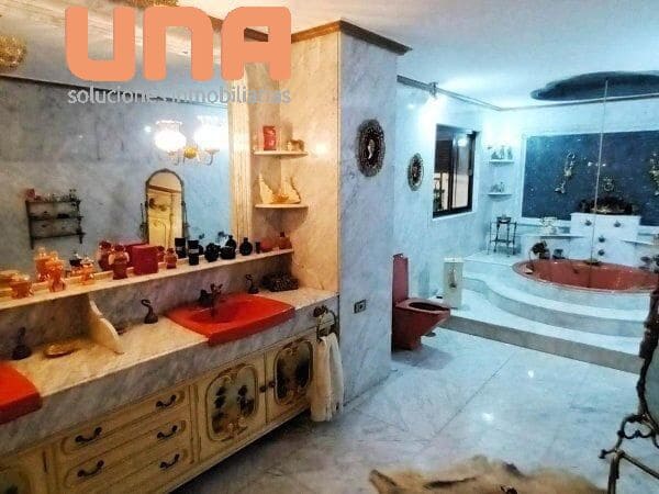 7 slaapkamer Villa te koop in Cordoba stad met zwembad - € 495.000 (Ref: 9438204)