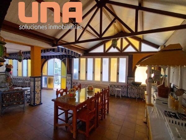 7 slaapkamer Villa te koop in Cordoba stad met zwembad - € 495.000 (Ref: 9438204)