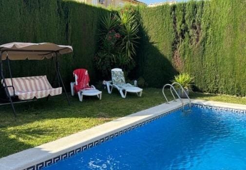 4 makuuhuone Huvila myytävänä paikassa Córdoba kaupunki mukana uima-altaan 
autotalli - 470 000 € (Ref: 9438205)