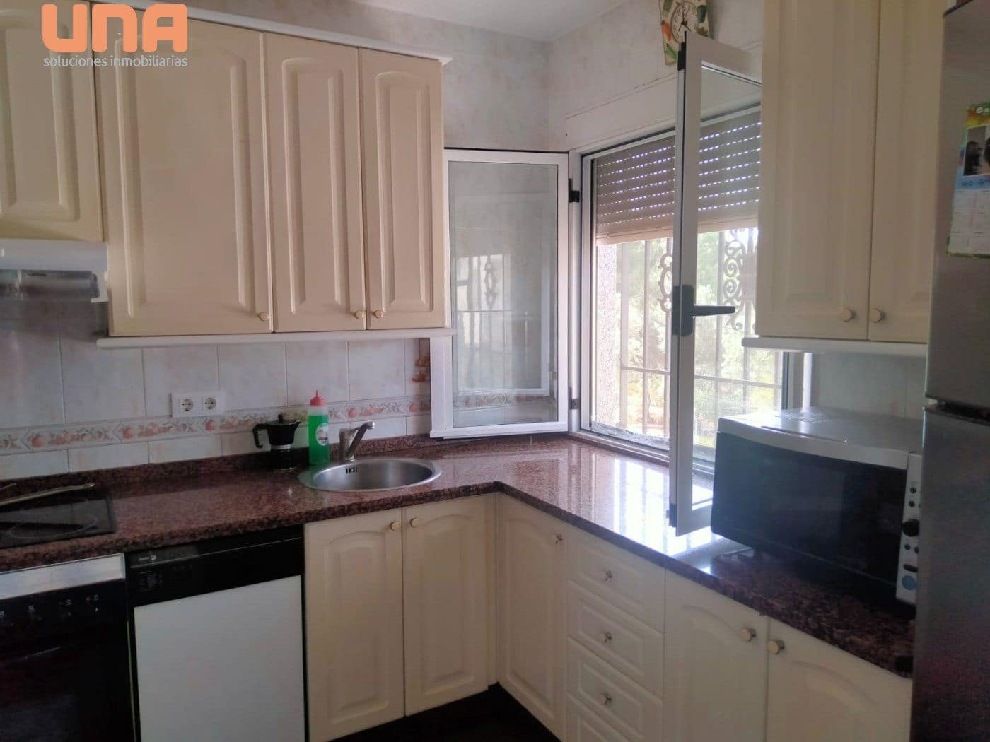 10 sypialnia Willa na sprzedaż w Miasto Kordoba z basenem garażem - 340 000 € (Ref: 9438206)