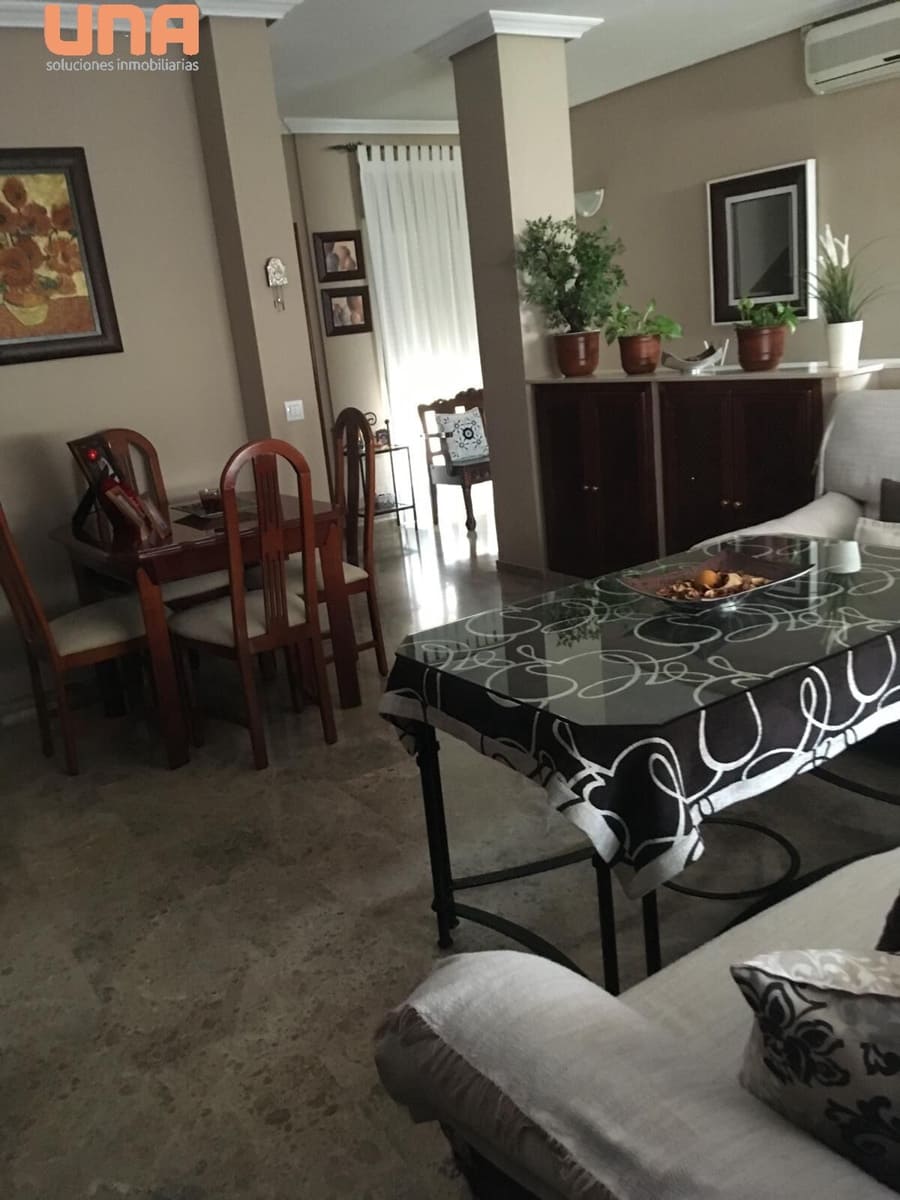 3 bedroom Townhouse for sale in Cordoba city with garage - € 329,000 (Ref: 9438208)