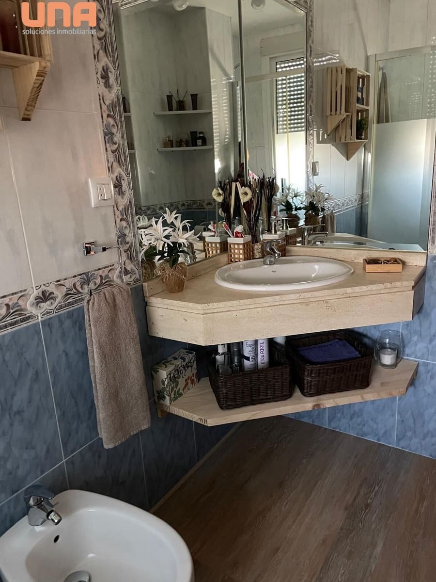 3 bedroom Townhouse for sale in Cordoba city with garage - € 329,000 (Ref: 9438208)