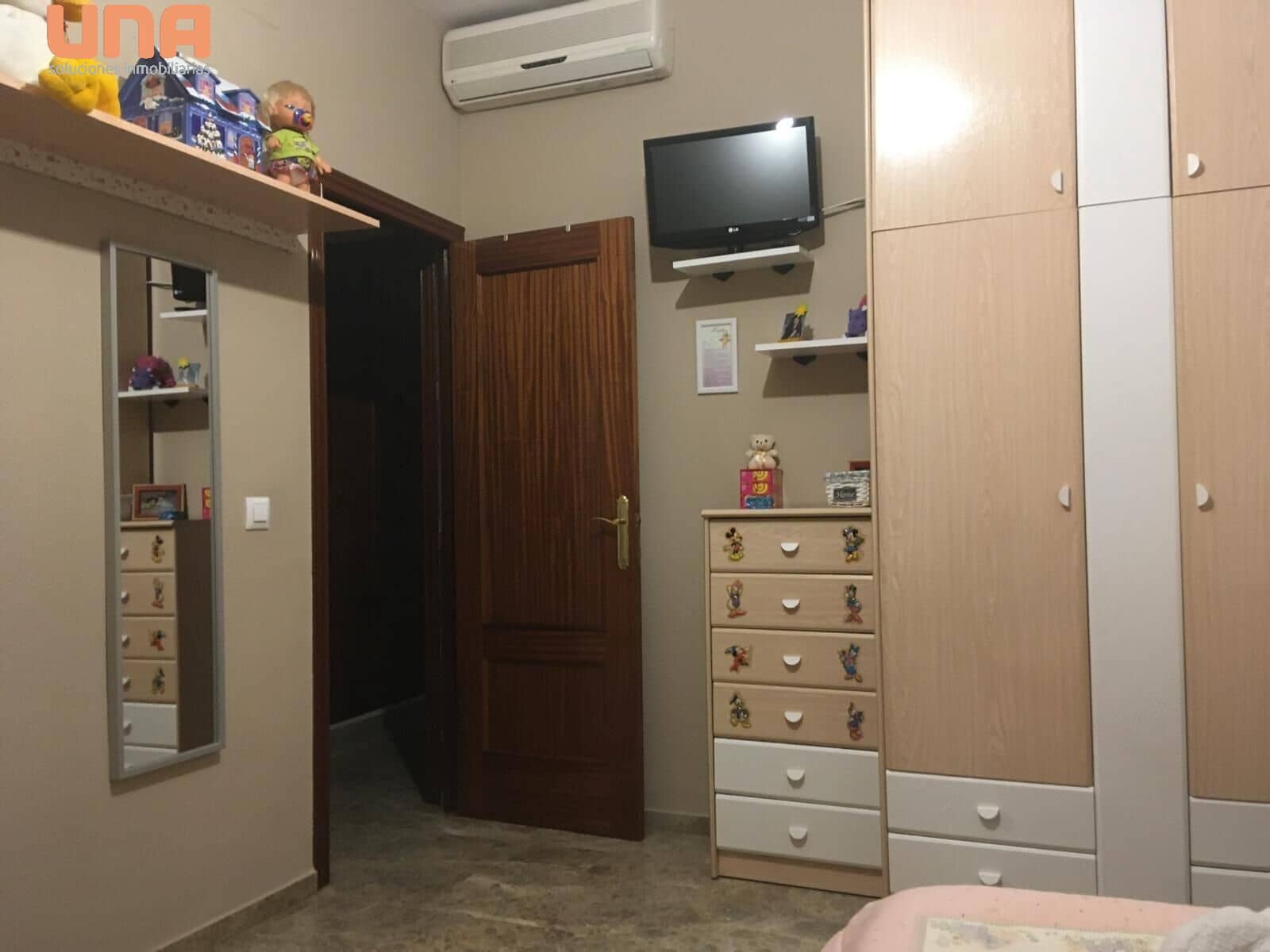 3 bedroom Townhouse for sale in Cordoba city with garage - € 329,000 (Ref: 9438208)