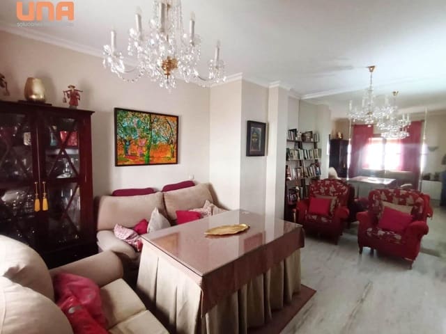6 bedroom Townhouse for sale in Córdoba city - € 500,000 (Ref: 9438209)