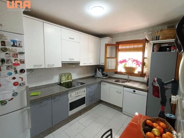 6 bedroom Townhouse for sale in Córdoba city - € 500,000 (Ref: 9438209)