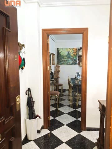 4 bedroom Flat for sale in Córdoba city - € 179,000 (Ref: 9440724)