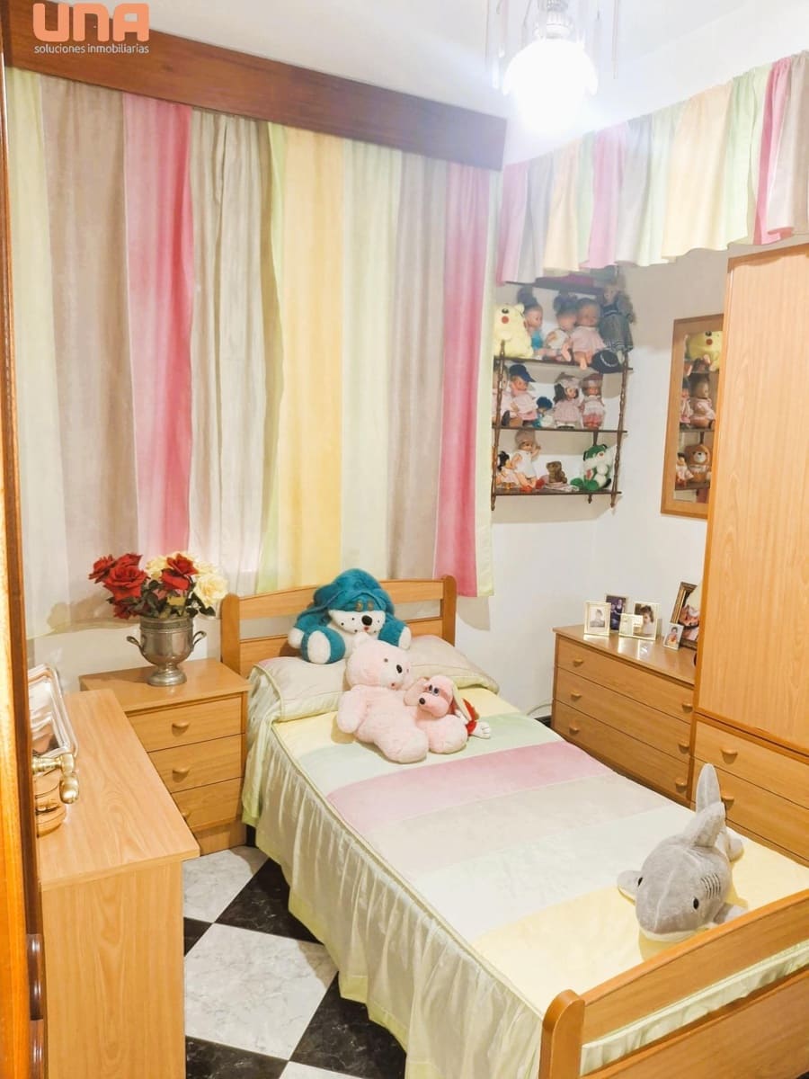 4 bedroom Flat for sale in Cordoba city - € 179,000 (Ref: 9440724)