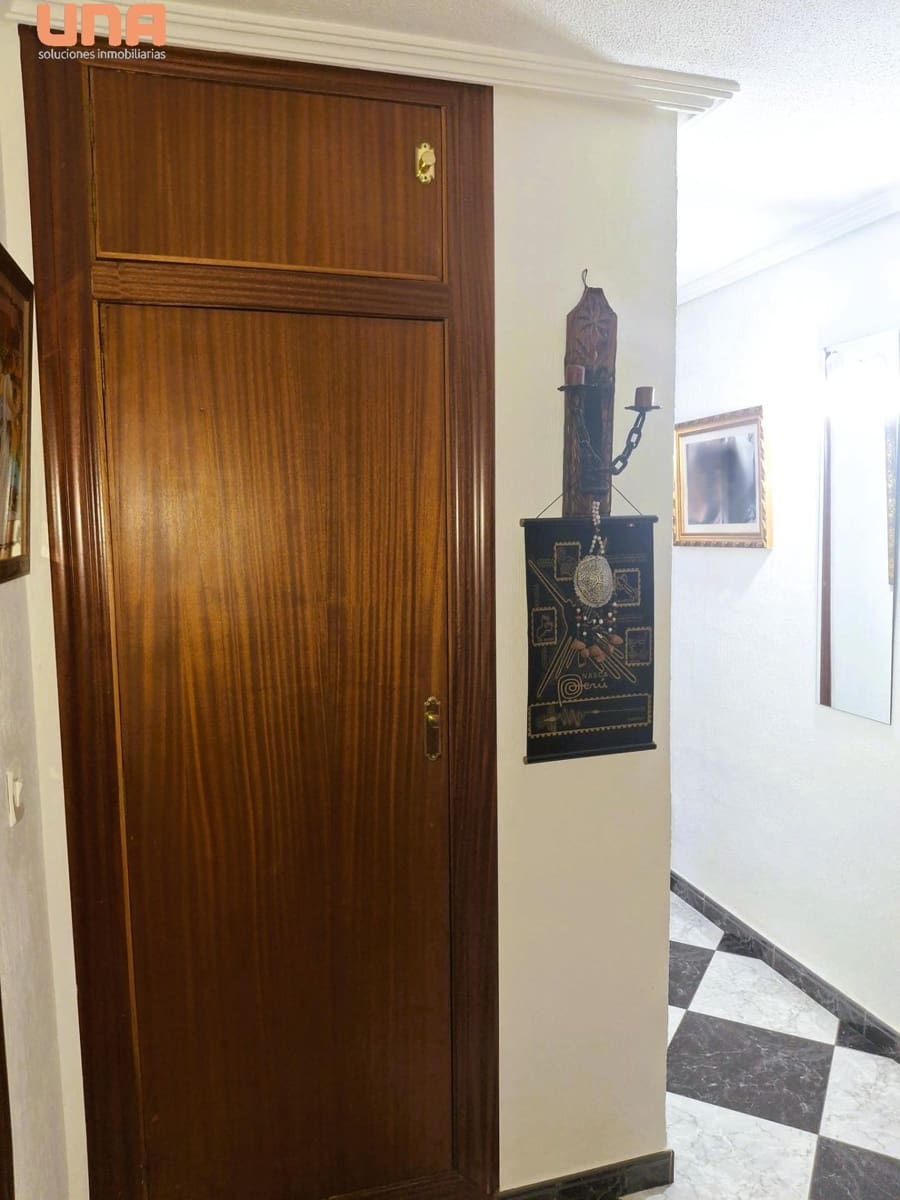 4 bedroom Flat for sale in Cordoba city - € 179,000 (Ref: 9440724)