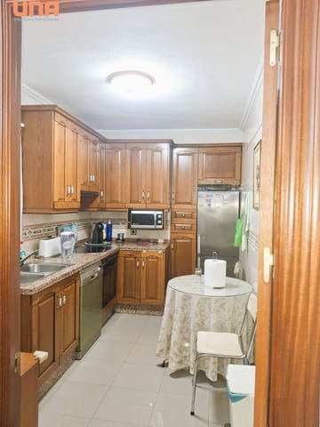 4 bedroom Flat for sale in Córdoba city - € 179,000 (Ref: 9440724)