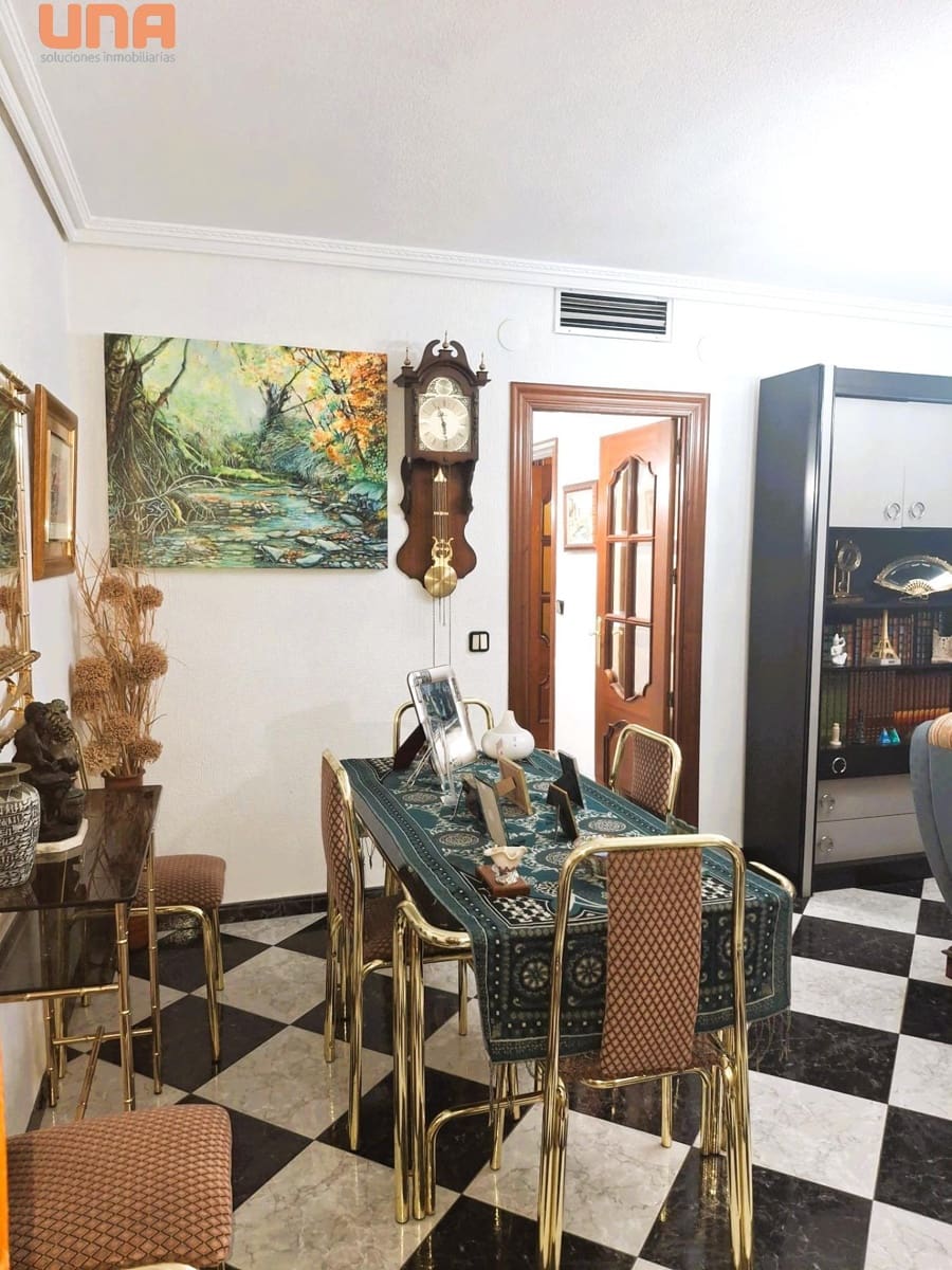 4 bedroom Flat for sale in Cordoba city - € 179,000 (Ref: 9452260)