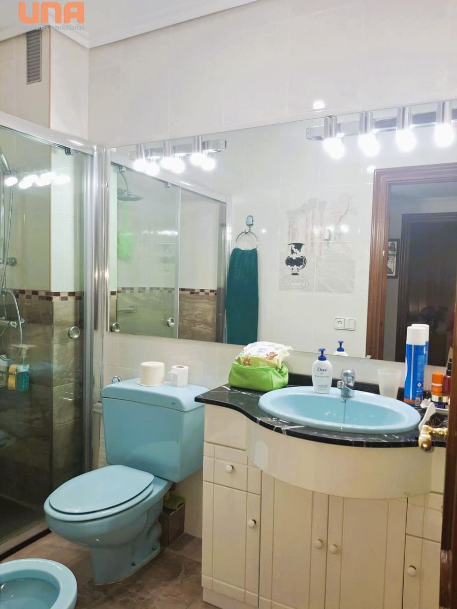 4 bedroom Flat for sale in Cordoba city - € 179,000 (Ref: 9452260)