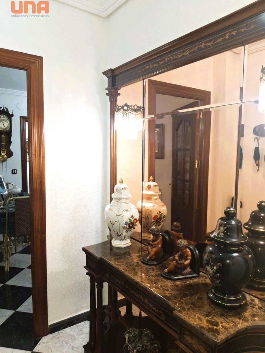 4 bedroom Flat for sale in Cordoba city - € 179,000 (Ref: 9452260)