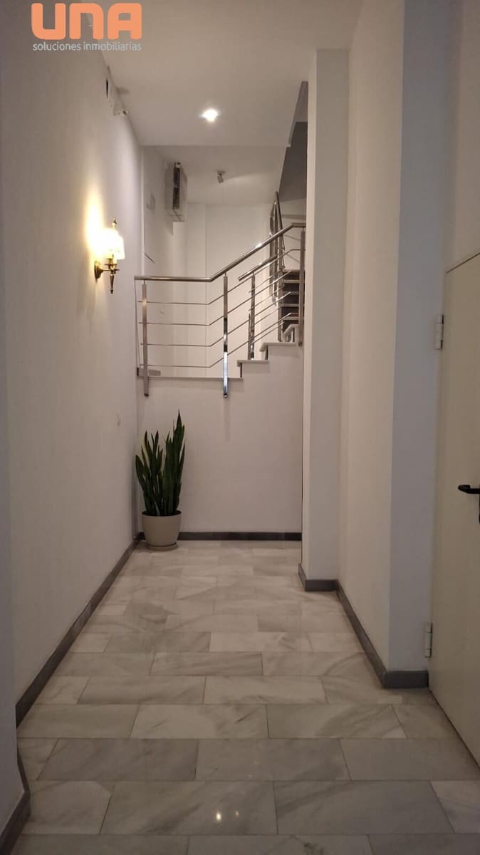 4 slaapkamer Flat te koop in Cordoba stad met garage - € 204.000 (Ref: 9456445)