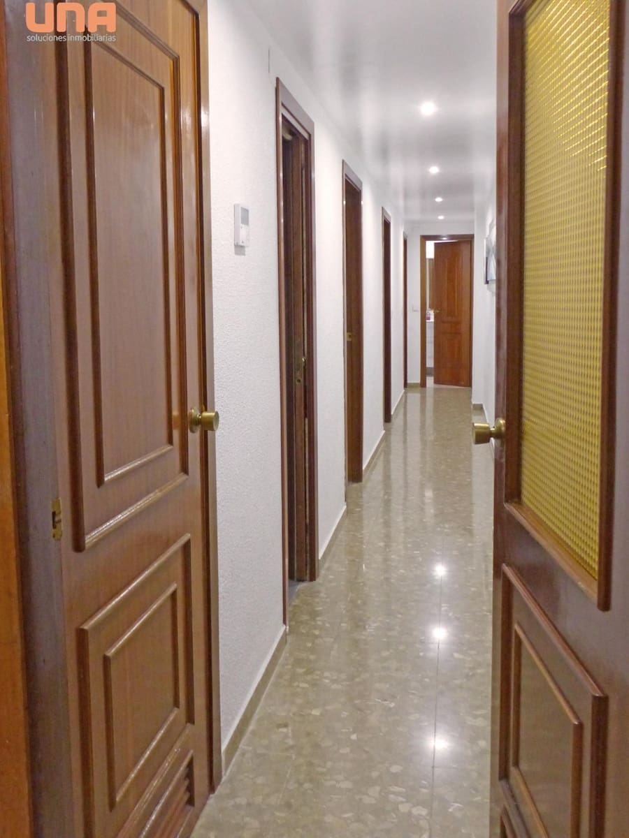 4 slaapkamer Flat te koop in Cordoba stad met garage - € 204.000 (Ref: 9456445)