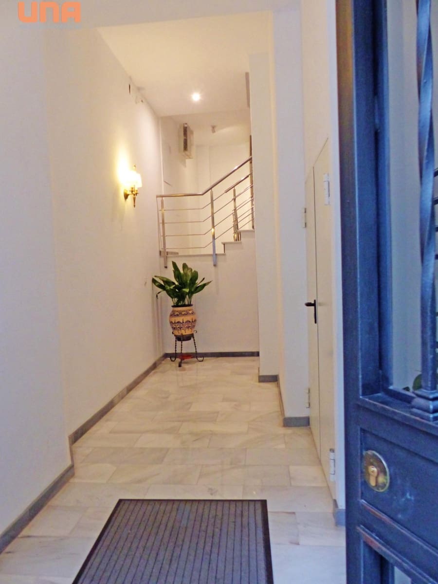 4 slaapkamer Flat te koop in Cordoba stad met garage - € 204.000 (Ref: 9456445)