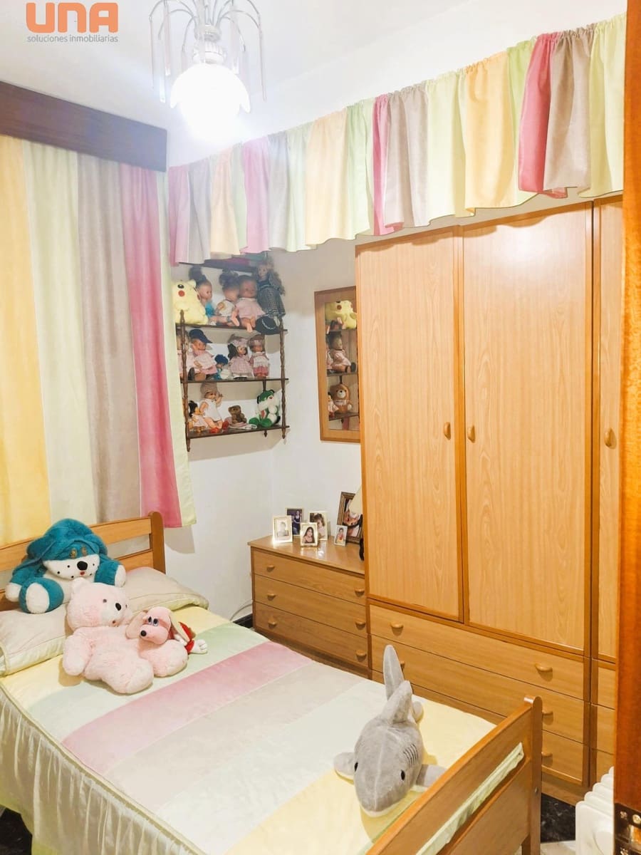 4 slaapkamer Flat te koop in Cordoba stad - € 179.000 (Ref: 9456449)