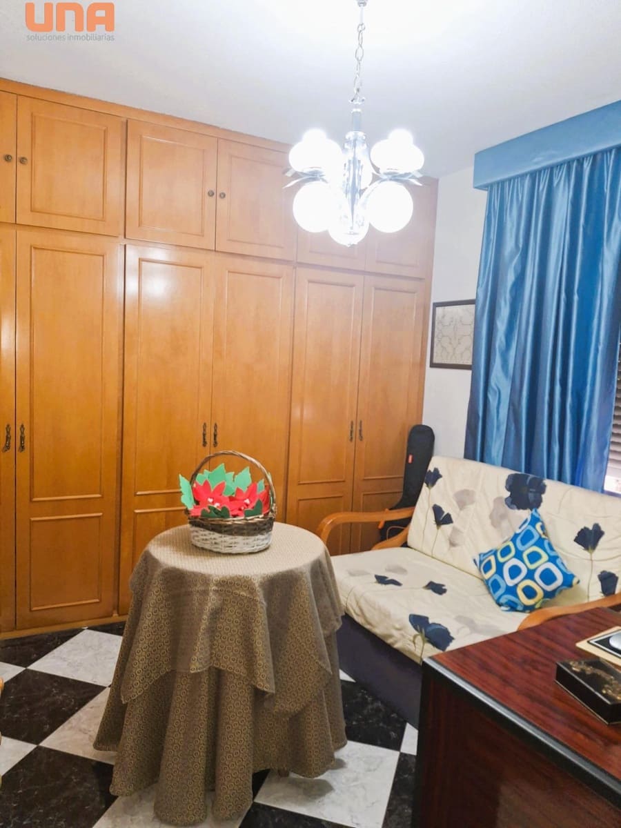 4 slaapkamer Flat te koop in Cordoba stad - € 179.000 (Ref: 9456449)