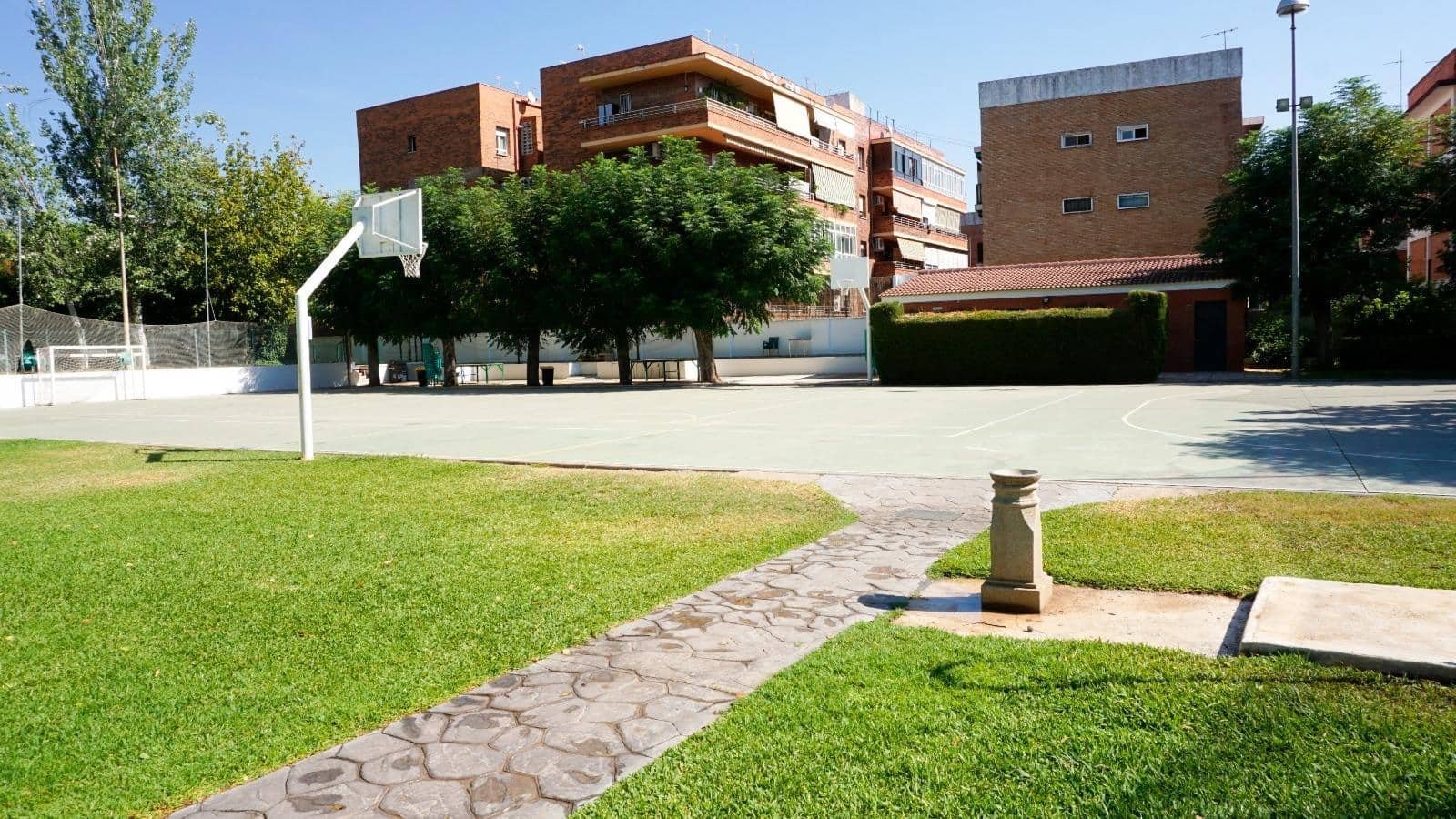 3 makuuhuone Asunto vuokrattavana paikassa Cordoba kaupunki mukana uima-altaan - 1 250 € (Ref: 9483561)