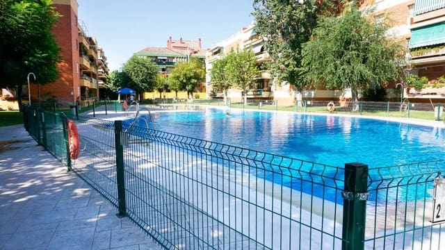 3 bedroom Flat for rent in Camping, Córdoba city with pool - € 1,100 (Ref: 9483561)