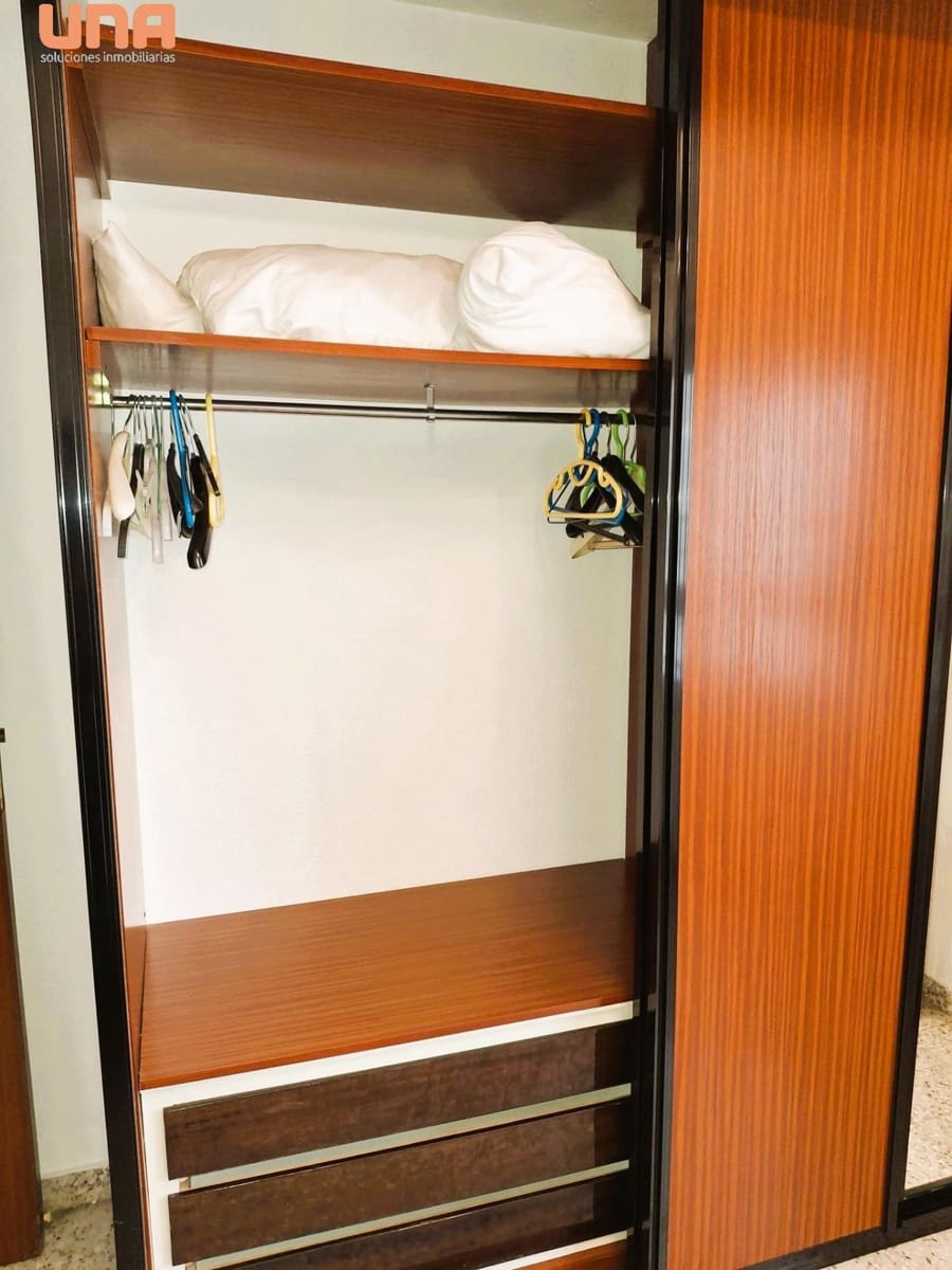 4 bedroom Flat for sale in Cordoba city with garage - € 165,000 (Ref: 9483562)