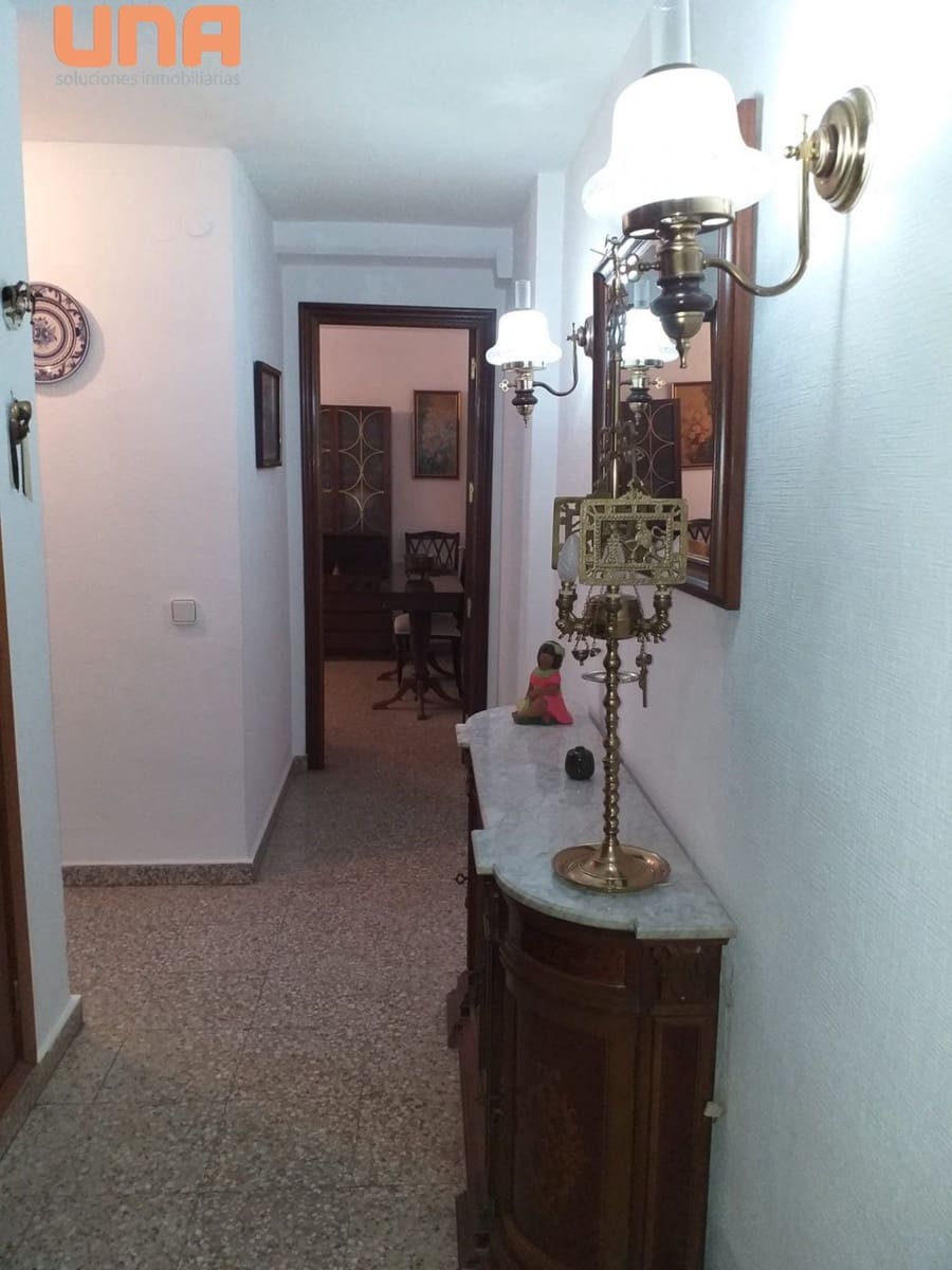 4 bedroom Flat for sale in Cordoba city with garage - € 165,000 (Ref: 9483562)