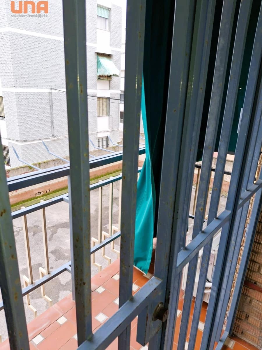 4 bedroom Flat for sale in Cordoba city with garage - € 165,000 (Ref: 9483562)