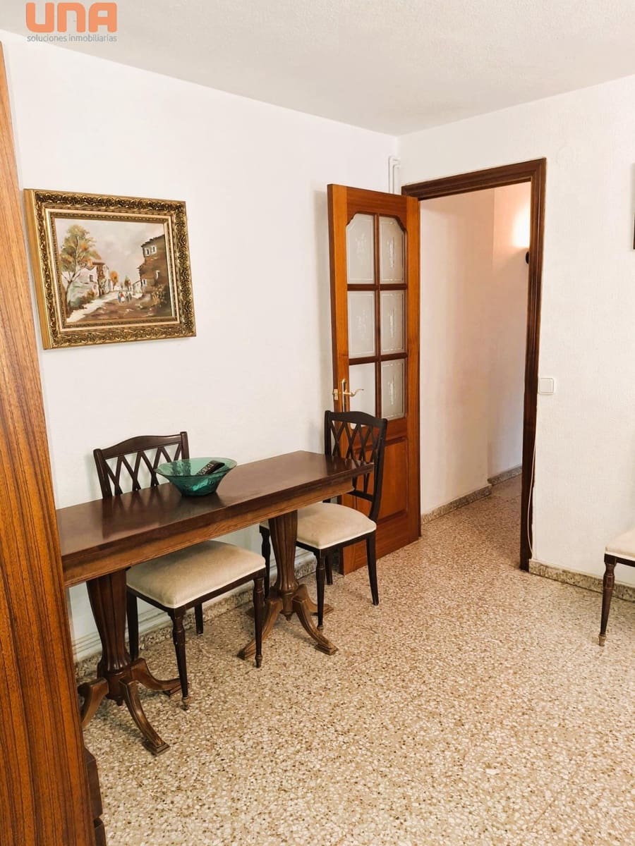4 bedroom Flat for sale in Cordoba city with garage - € 165,000 (Ref: 9483562)