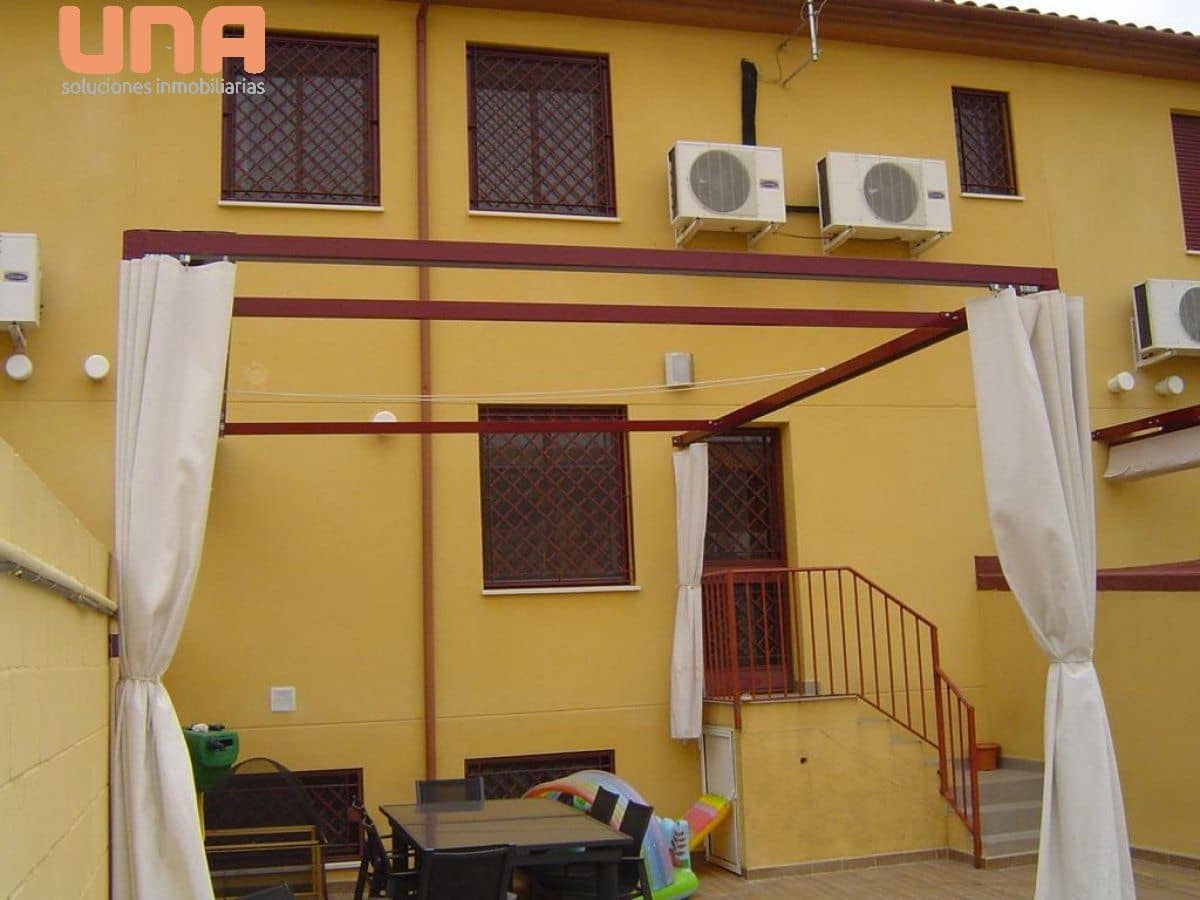 4 makuuhuone Omakotitalo myytävänä paikassa El Higueron mukana uima-altaan 
autotalli - 285 000 € (Ref: 9483912)