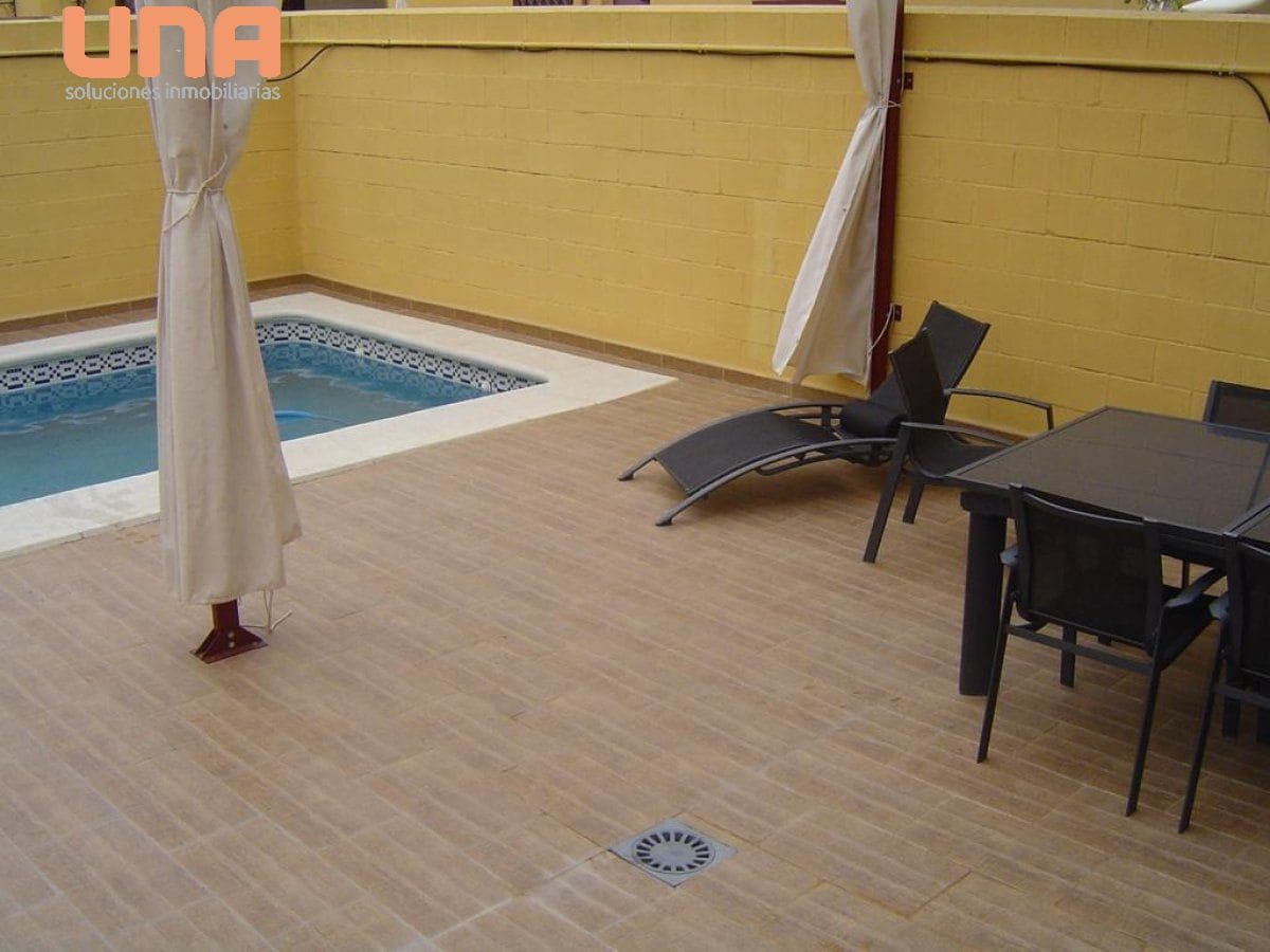 4 makuuhuone Omakotitalo myytävänä paikassa El Higueron mukana uima-altaan 
autotalli - 285 000 € (Ref: 9483912)