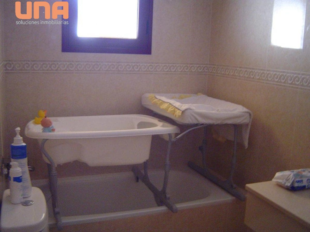 4 makuuhuone Omakotitalo myytävänä paikassa El Higueron mukana uima-altaan 
autotalli - 285 000 € (Ref: 9483912)