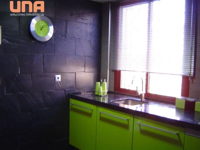 4 makuuhuone Omakotitalo myytävänä paikassa El Higueron, Córdoba kaupunki mukana uima-altaan 
autotalli - 285 000 € (Ref: 9483912)