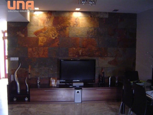 4 makuuhuone Omakotitalo myytävänä paikassa El Higueron, Córdoba kaupunki mukana uima-altaan 
autotalli - 285 000 € (Ref: 9483912)