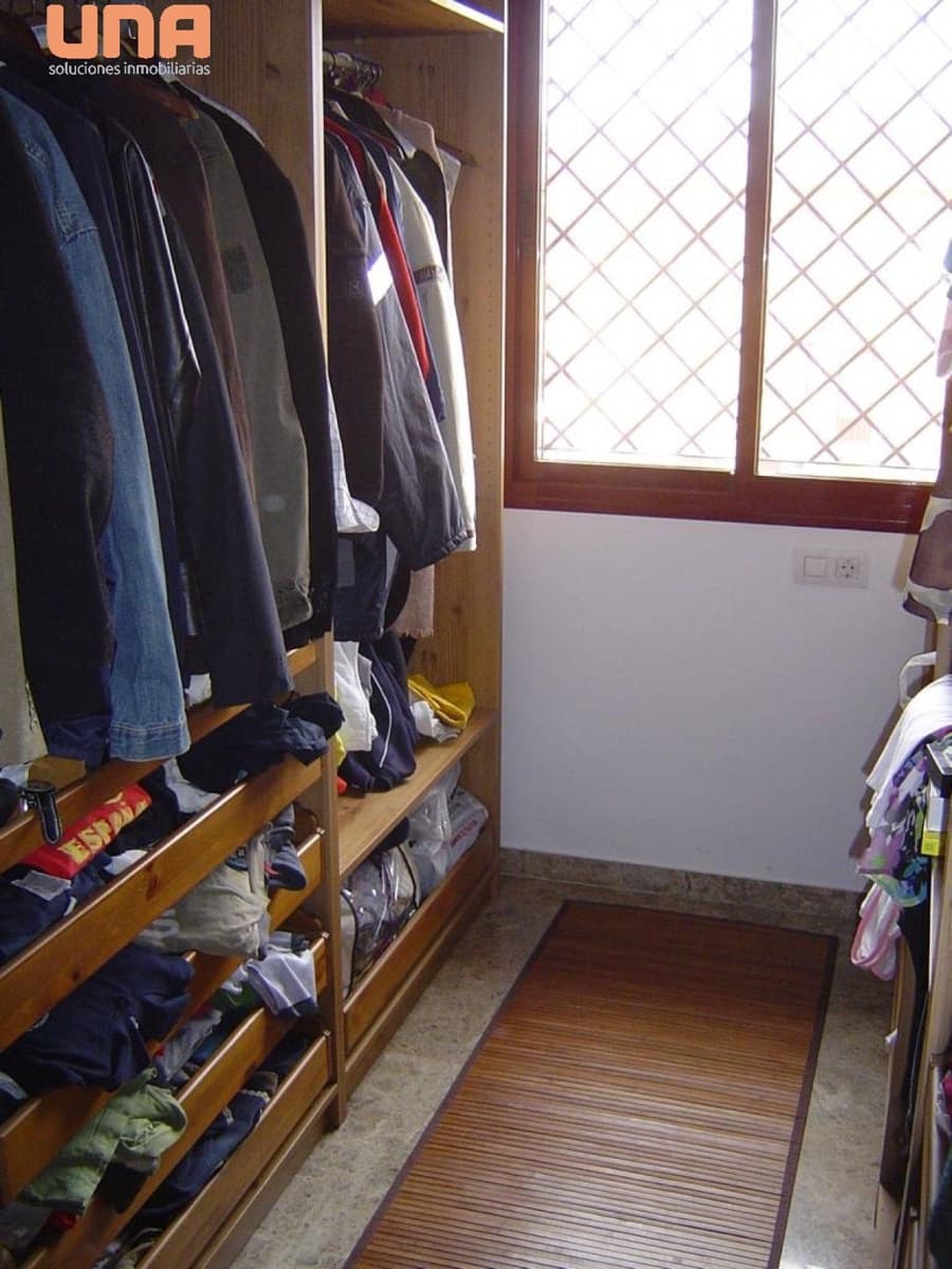 4 makuuhuone Omakotitalo myytävänä paikassa El Higueron mukana uima-altaan 
autotalli - 285 000 € (Ref: 9483912)