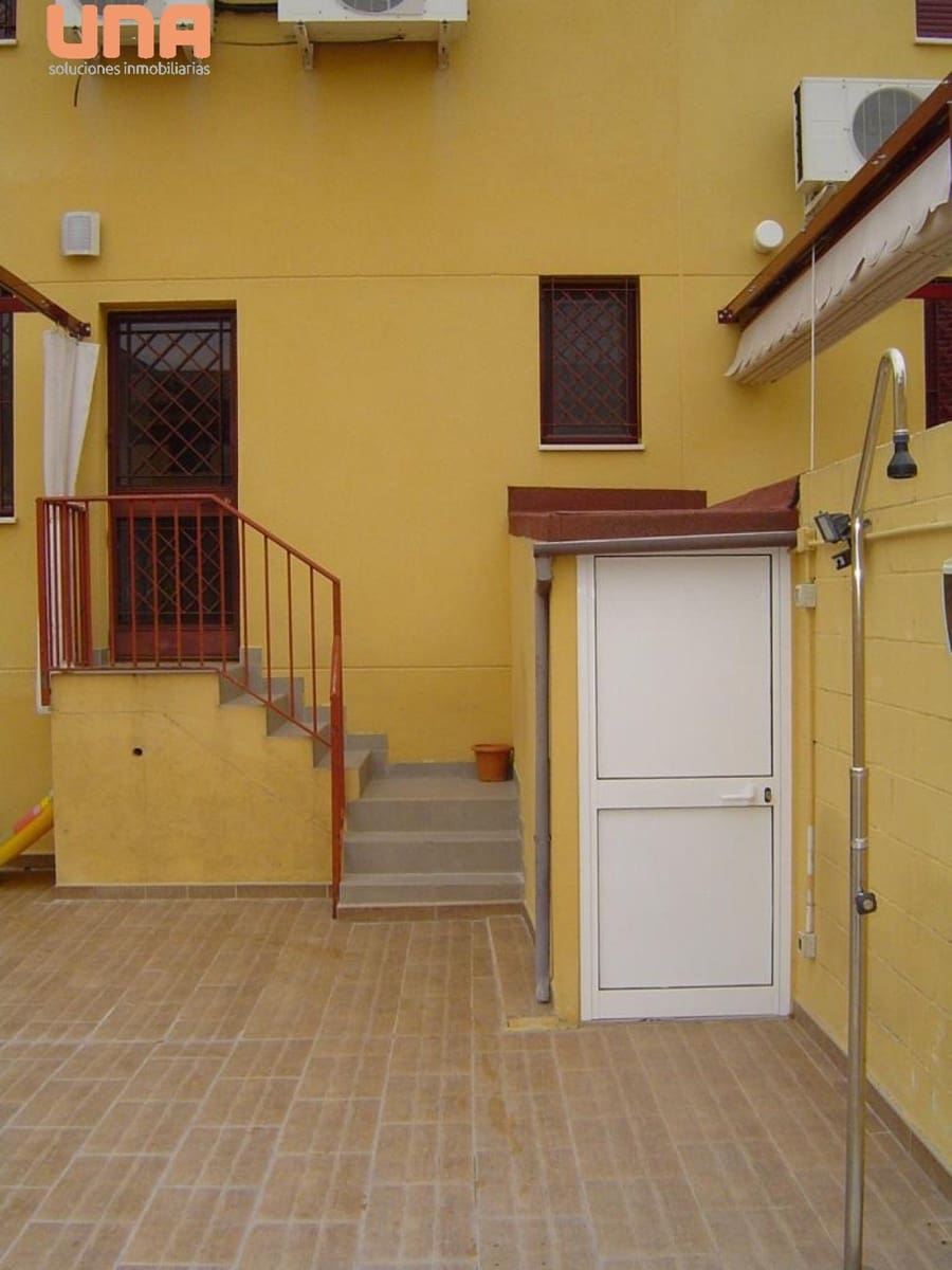 4 makuuhuone Omakotitalo myytävänä paikassa El Higueron mukana uima-altaan 
autotalli - 285 000 € (Ref: 9483912)